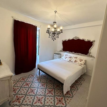 Elegante Stanza Rossa Mottino23 Acomodação com café da manhã Lerici Exterior foto