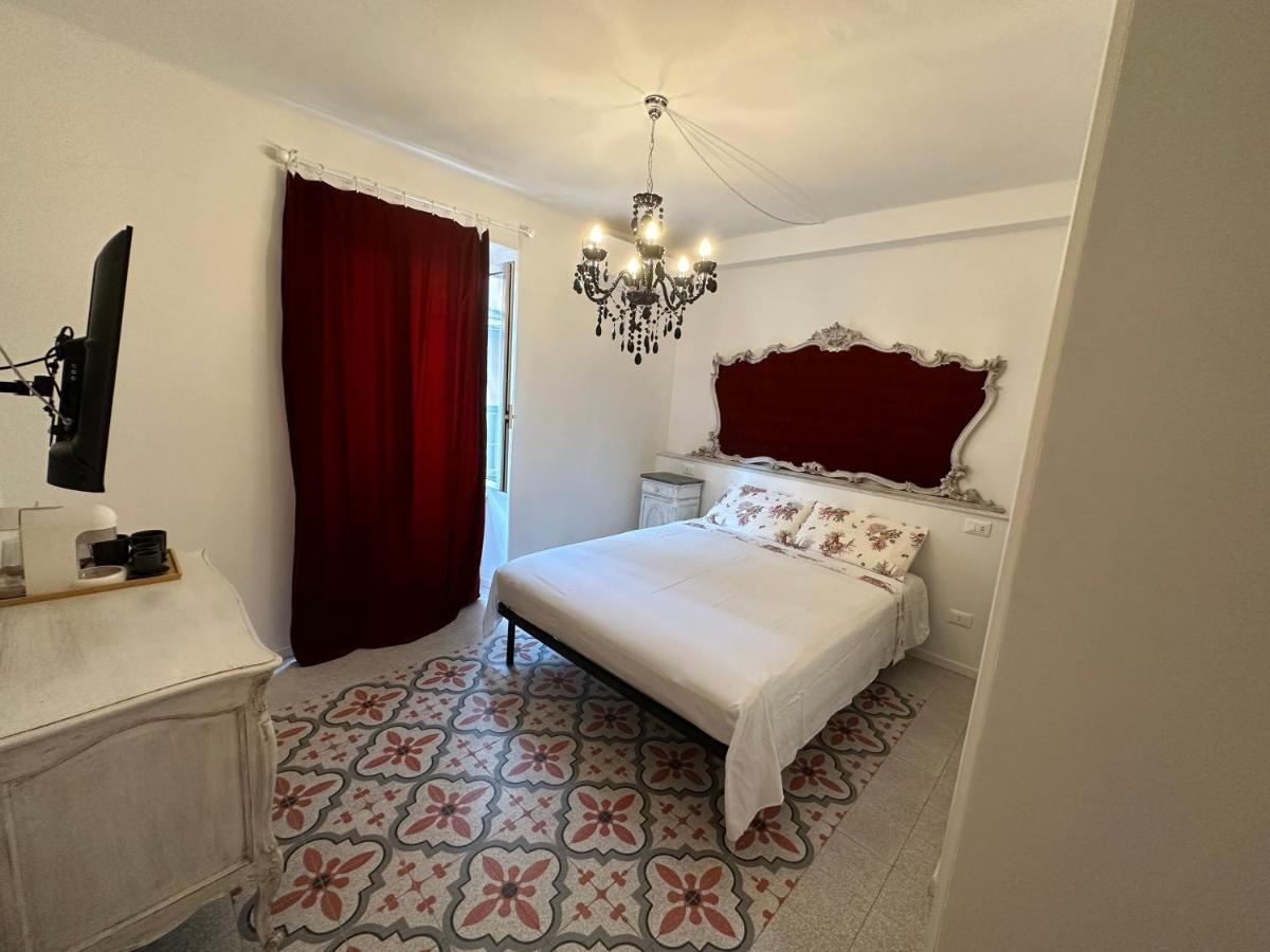Elegante Stanza Rossa Mottino23 Acomodação com café da manhã Lerici Exterior foto
